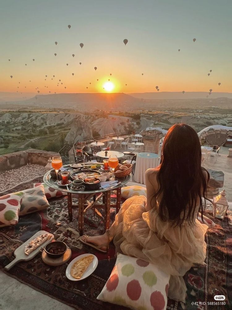 Đêm Tân Hôn, Chồng Tôi Chạy Sang Nhà Thanh Mai Dự Tiệc Đoàn Viên